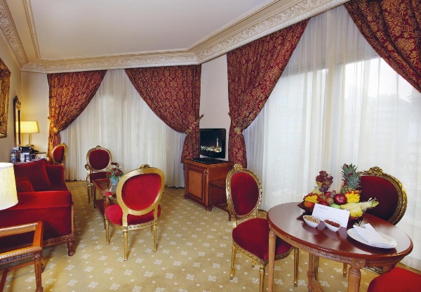 Serenada Golden Palace - Boutique Hotel image 6